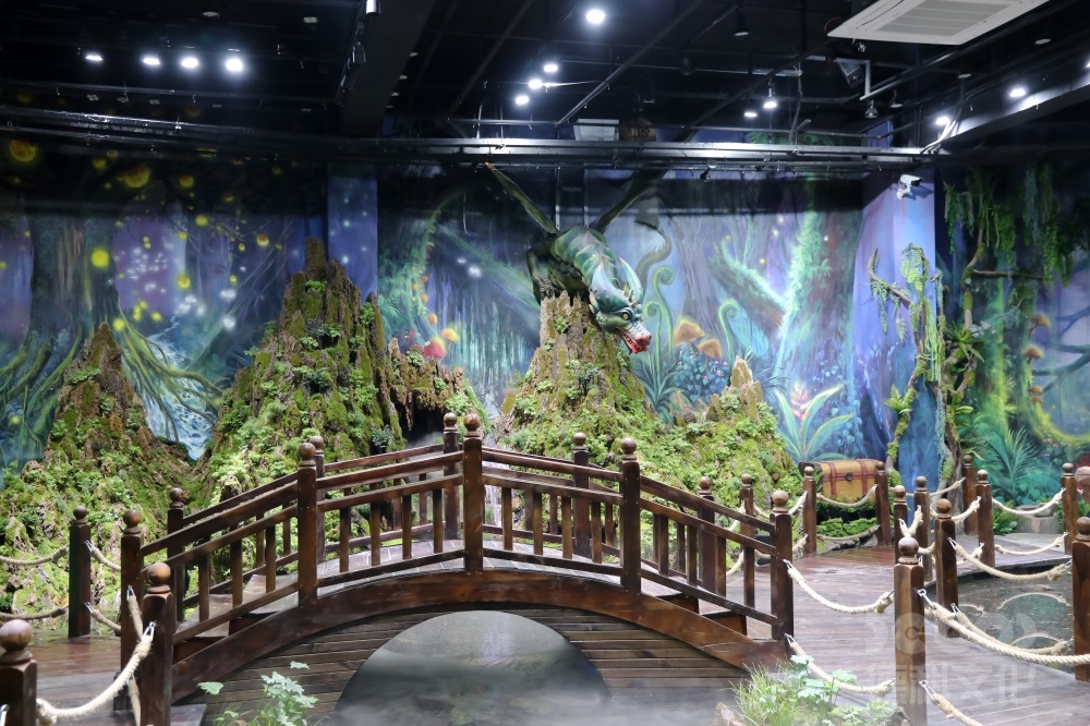 如何利用科技展廳設計提升參觀者對科學和技術的興趣和理解？