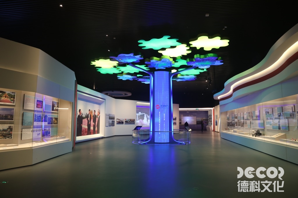 如何在攝影博物館設(shè)計(jì)中展示攝影作品背后的故事和創(chuàng)作過程？