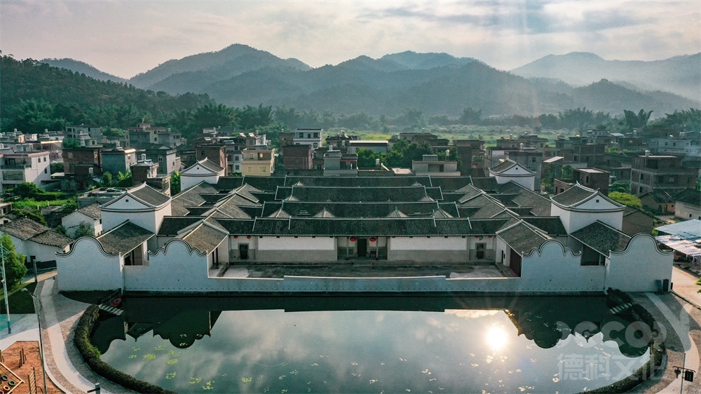 自然歷史展覽館設(shè)計(jì)如何利用多媒體技術(shù)增強(qiáng)展覽的互動性？